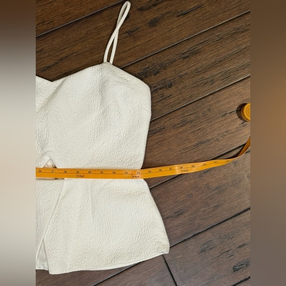 RW&CO. White Textured cut out Camisole Top size medium - Picture 5 of 6